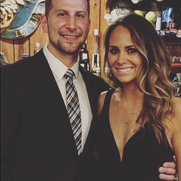 Meet your Posher, Lauren - Picture 2 of 4